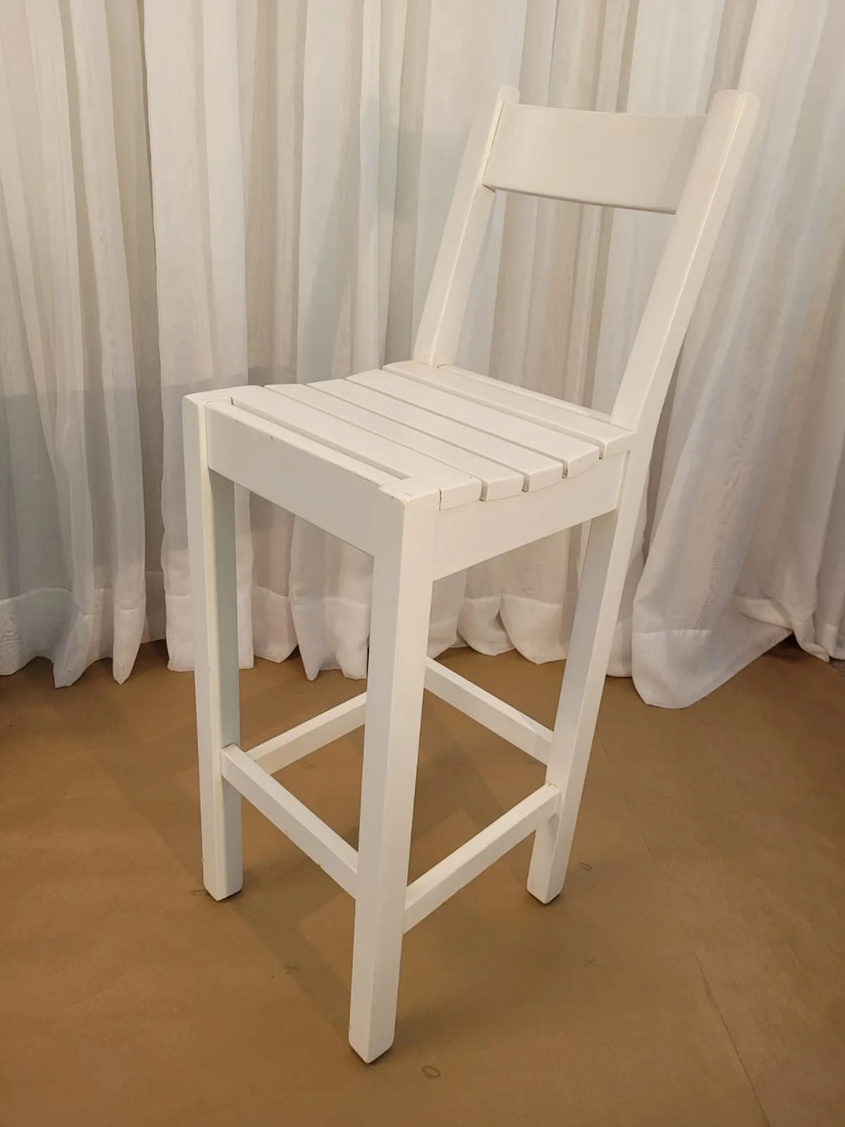 Taburete alto de listones madera Noble