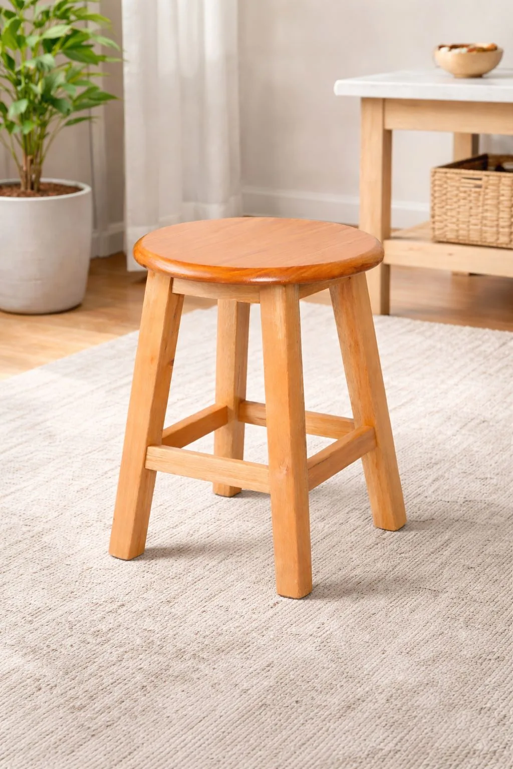 Taburete bajo de madera sin respaldo Noble